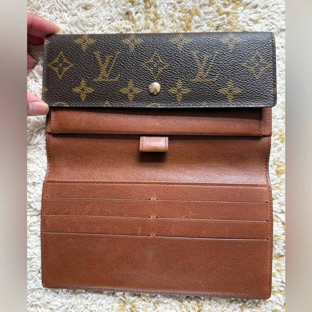 Louis Vuitton Brown Textured Leather Accessory - Picture 5 of 16